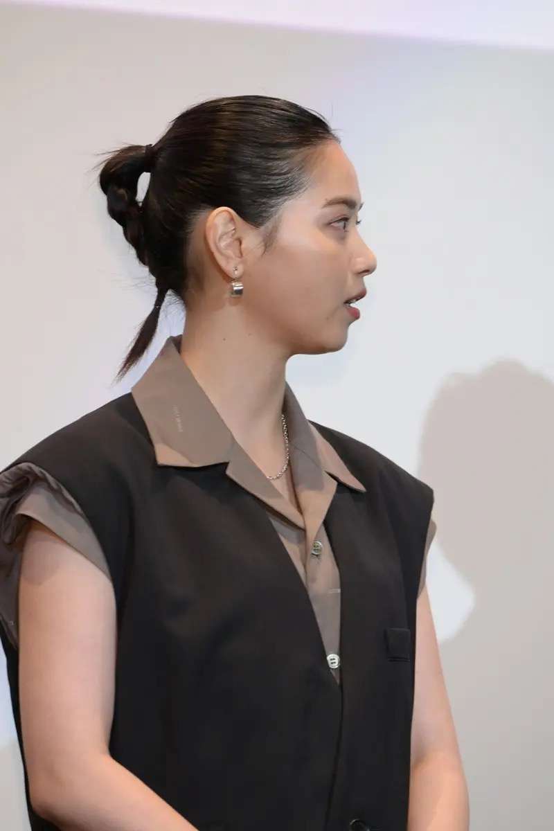 「逞しく見える」結婚から2年の西野七瀬　舞台挨拶での近影に“ふっくら化”指摘が出てしまったワケ
