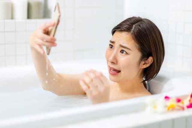 【子育て】親は入浴中にスマホを使ってはダメ？