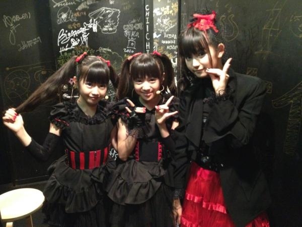 ライブハウスで初めて見たバンドは？