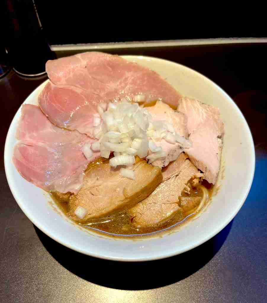 〈埼玉・人気ラーメン店で迷惑客トラブル〉「毎日来て嫌がらせするからな」泥酔客が退店を求められ大暴れ…仲間10人を招集、横揺れダンスポーズで警察を挑発