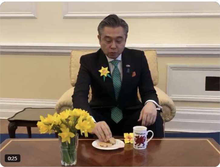 イギリスの鈴木在英大使が現地で大人気すぎて日本に返してもらえるか怪しい「大英博物館に収蔵される可能性もある」