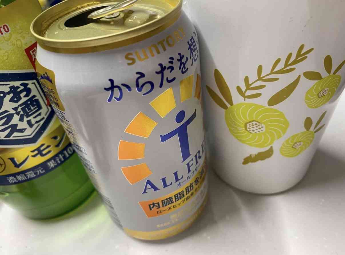 今、飲んでる人、何飲んでますか？