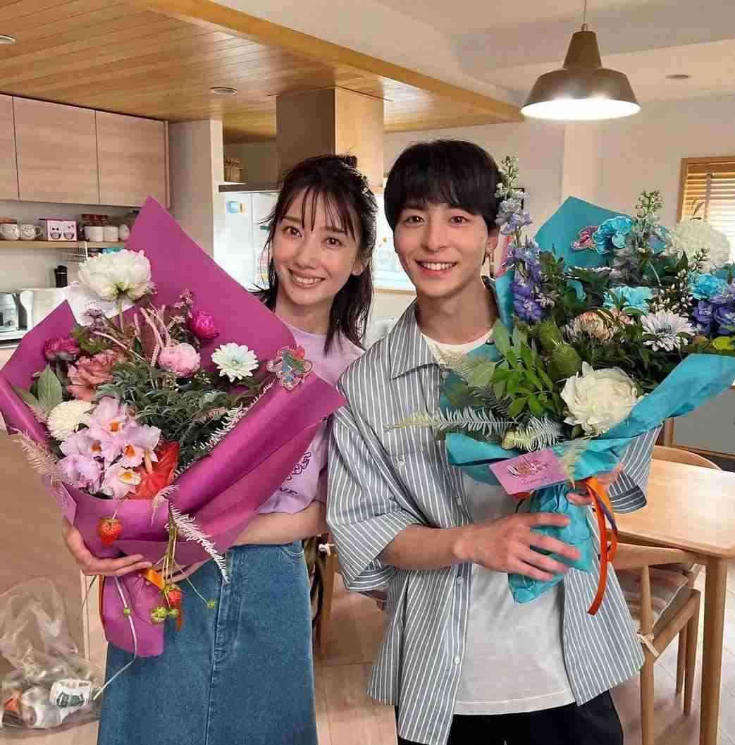 波瑠、高杉真宙と結婚発表後初の公の場 幸せオーラ振りまく