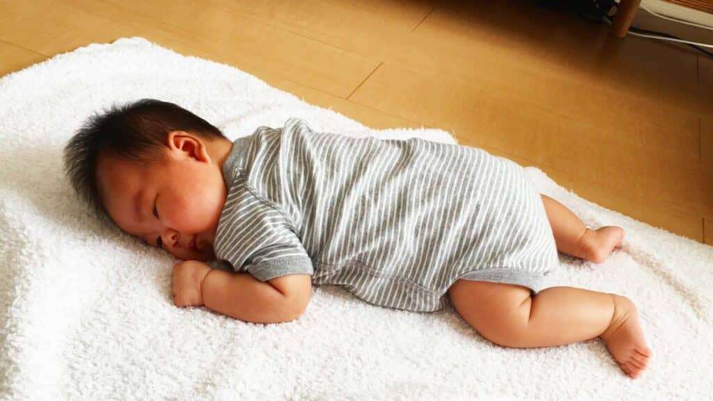 赤ちゃんが寝ている時にすぐうつ伏せになる