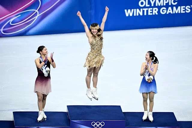 坂本花織が涙の銀メダル！中井亜美が銅で日本フィギュア界最年少メダル　日本女子五輪初の“W表彰台”　米国リウが金