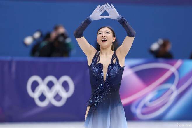坂本花織が涙の銀メダル！中井亜美が銅で日本フィギュア界最年少メダル　日本女子五輪初の“W表彰台”　米国リウが金