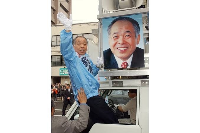 【衆院選】米山隆一氏「選挙カー」でのノーシートベルトに弁護士的見地で反論、道交法の条文示す