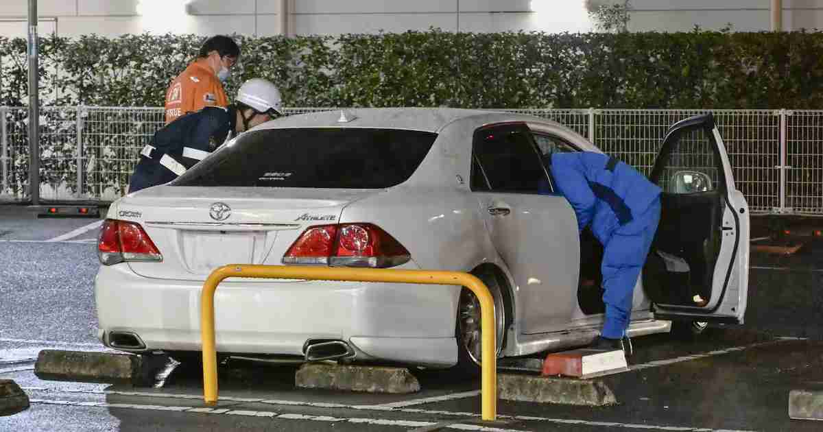 コインパーキングに止まっていた車の中で２人死亡、車両の下に焦げたような跡…「飲みに行く」と上司に伝え翌朝出勤せず、携帯電話の位置情報を基に現場を訪れて発見