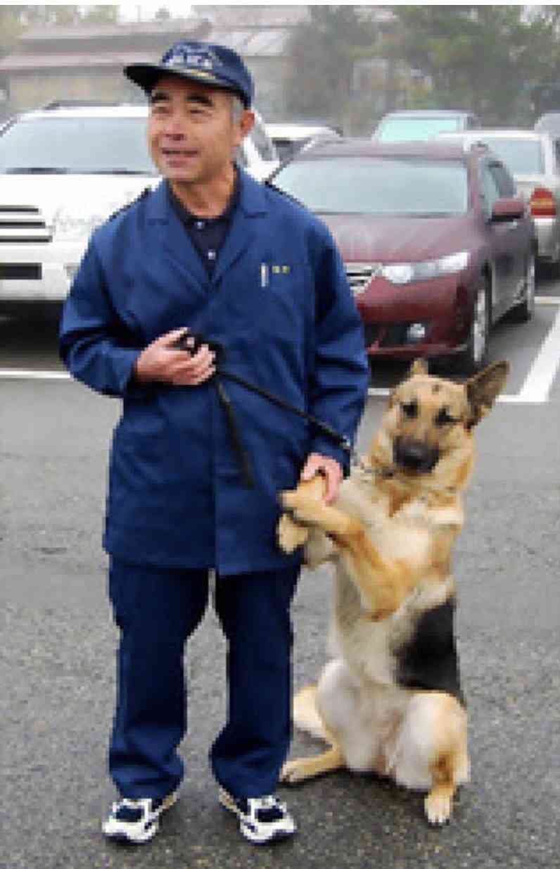 “スゴ鼻”警察犬ジゲン号 1年ぶり2度目のお手柄！ 雨雲迫る山で行方不明者を発見　今回もジャーキー1kgもらう