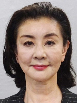 高市早苗首相、ほうれい線撃退の秘密兵器に「ホンマか！」と興奮！　旧知の仲の石井苗子議員が“差し入れ”