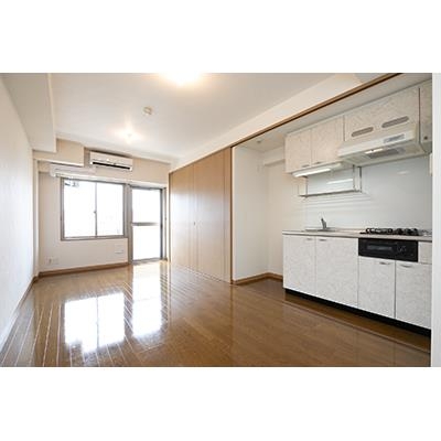 《23区内のシングル向け家賃は12万円時代に》家賃高騰で注目の「激狭物件」、居住者たちが語る“想像以上”の苦労　「冷蔵庫が置けず自炊も困難」「物が溢れて強烈な圧迫感」