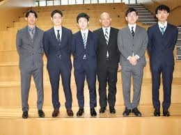 卒業式の後の集まり。