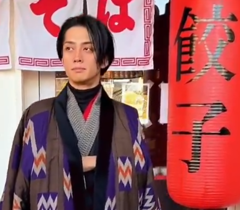 名古屋の芝居小屋の座長・名古屋山三郎が「安野モヨコの描く男」そのもの、もはや抜け出してきたと言われても信じてしまいそう