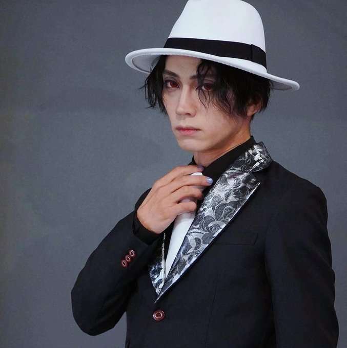名古屋の芝居小屋の座長・名古屋山三郎が「安野モヨコの描く男」そのもの、もはや抜け出してきたと言われても信じてしまいそう
