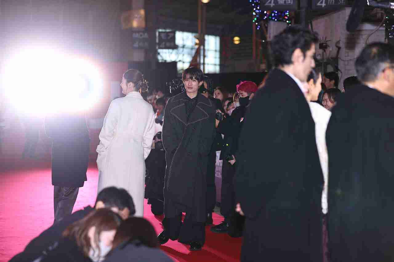 Snow Man向井康二「THAI JAPAN RELATIONSHIP AWARD」を受賞 亀梨和也が登壇で祝福・母からの手紙も