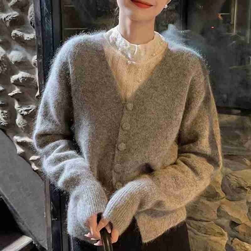 女性の「残念すぎるデート服」図鑑。甘めカーディガンが婚活でモテないワケ＜2026年最新版＞