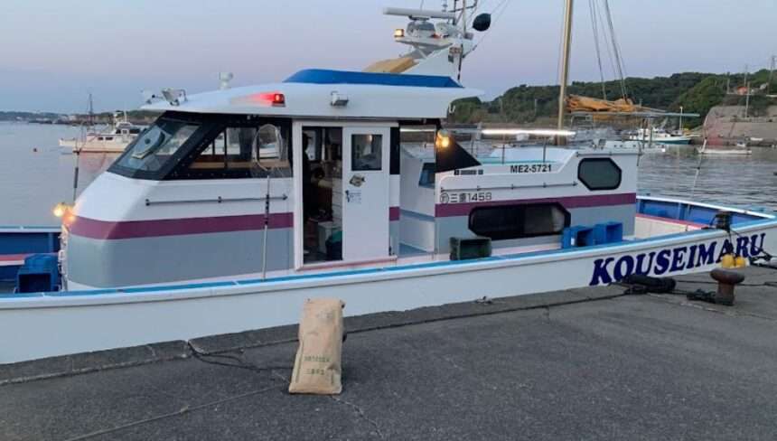 貨物船と遊漁船が衝突 13人が海に投げ出される 2人心肺停止 2人行方不明 9人ケガか 遊漁船は2つに割れて“沈没” 三重・鳥羽市