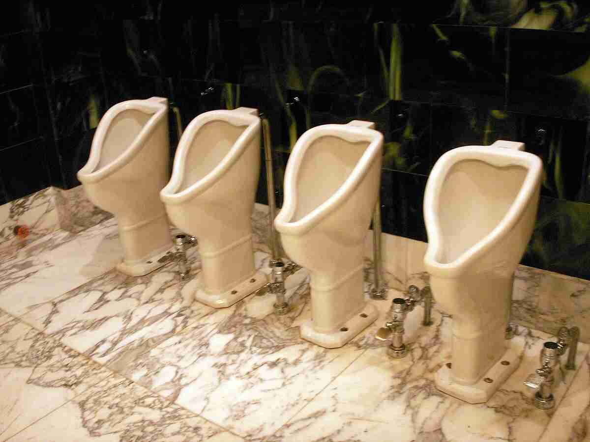 「女子トイレの行列どうにかして！」→解消に国が本腰!? 駅など「便器少ない」設置基準を見直しへ…なぜ今なのか？