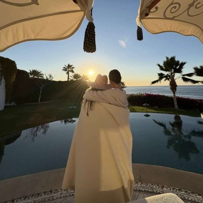 セレーナ・ゴメスのファン、夫ベニー・ブランコの不潔さに驚愕　真っ黒な足の裏に「なぜ結婚？」の声　オナラもわざと聞こえるように…