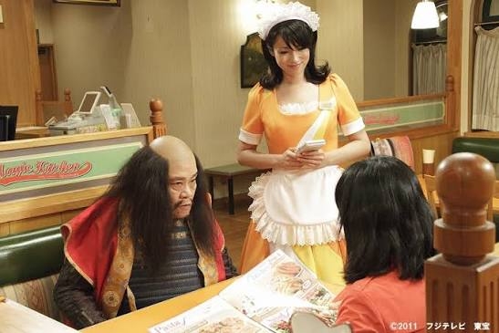 「アンナミラーズ」3年ぶり復活　制服のデザイン、そのまま