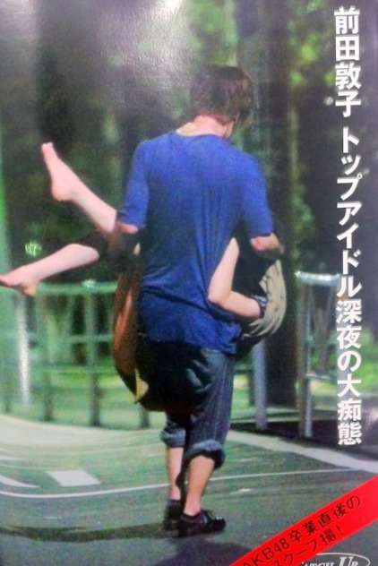 佐藤健、MISAMOの3人と並び立ち“頭1つ分の身長差”に集まる違和感、足元の「すっごい」ブーツに集まる視線