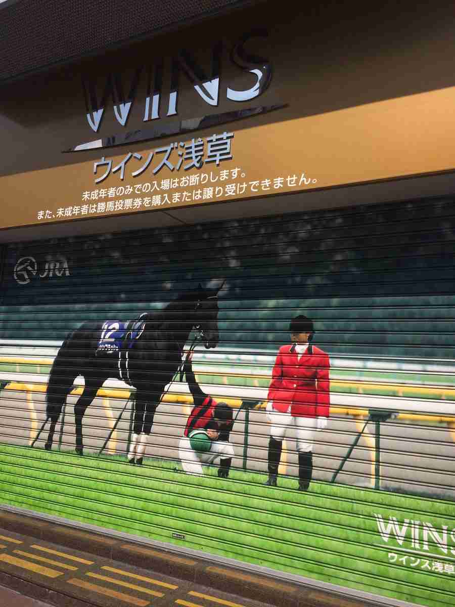 村上宗隆、天皇皇后両陛下退場時の“ガム噛み&腕組み”に批判の声 「誰か教えてあげて」「これはダメ」