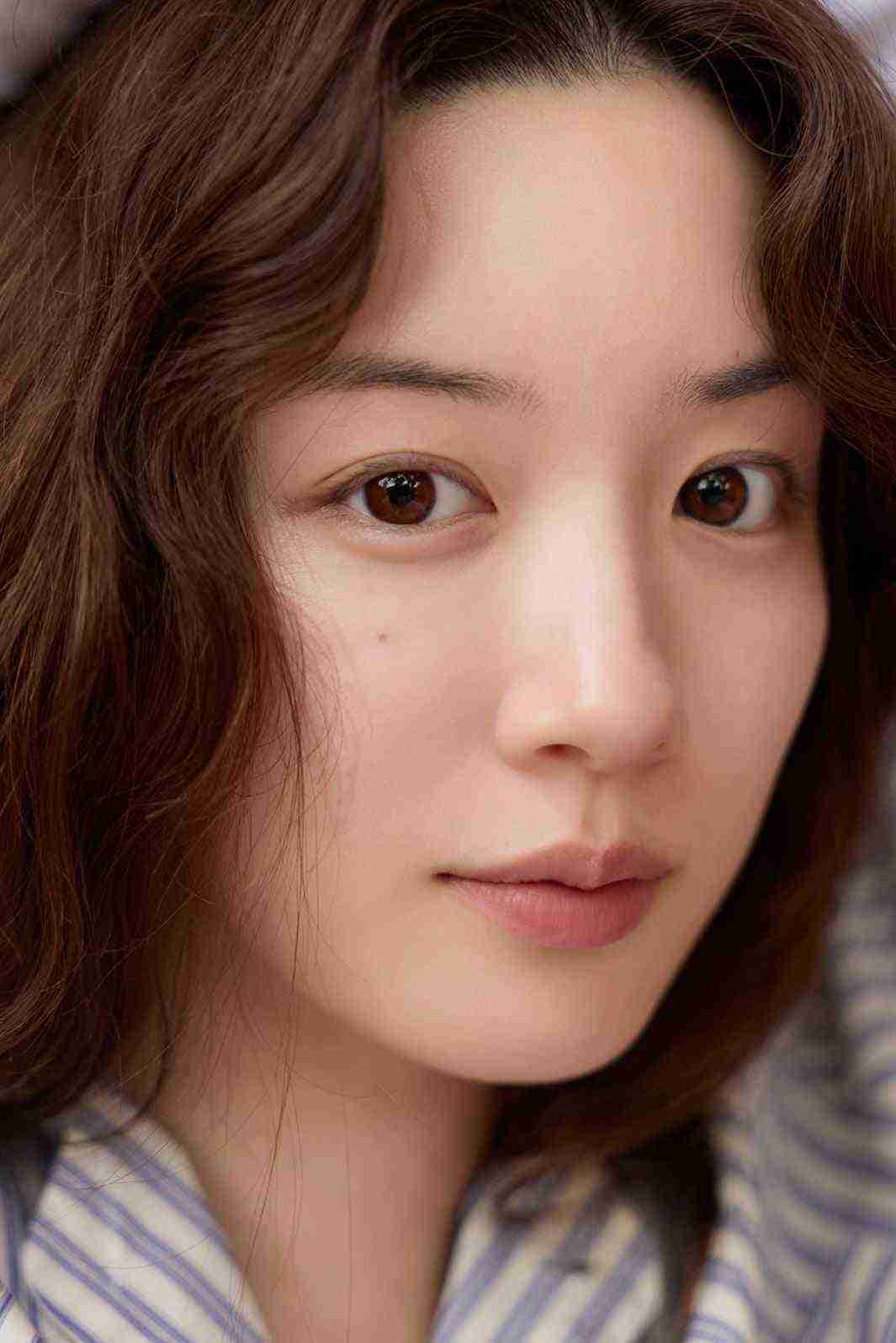 永野芽郁、“ありのままの全て”収めたフォトブック&スタイルブック決定 表紙・収録カット解禁【MAGNOLIE】