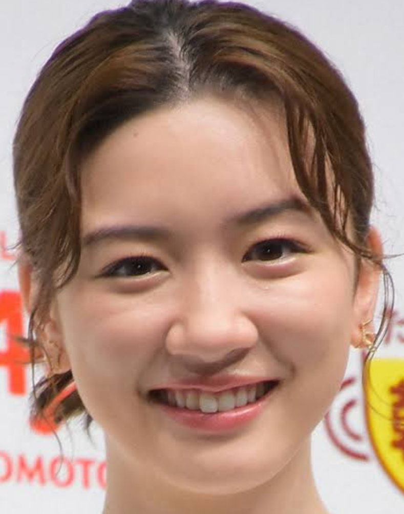 永野芽郁、“ありのままの全て”収めたフォトブック&スタイルブック決定 表紙・収録カット解禁【MAGNOLIE】