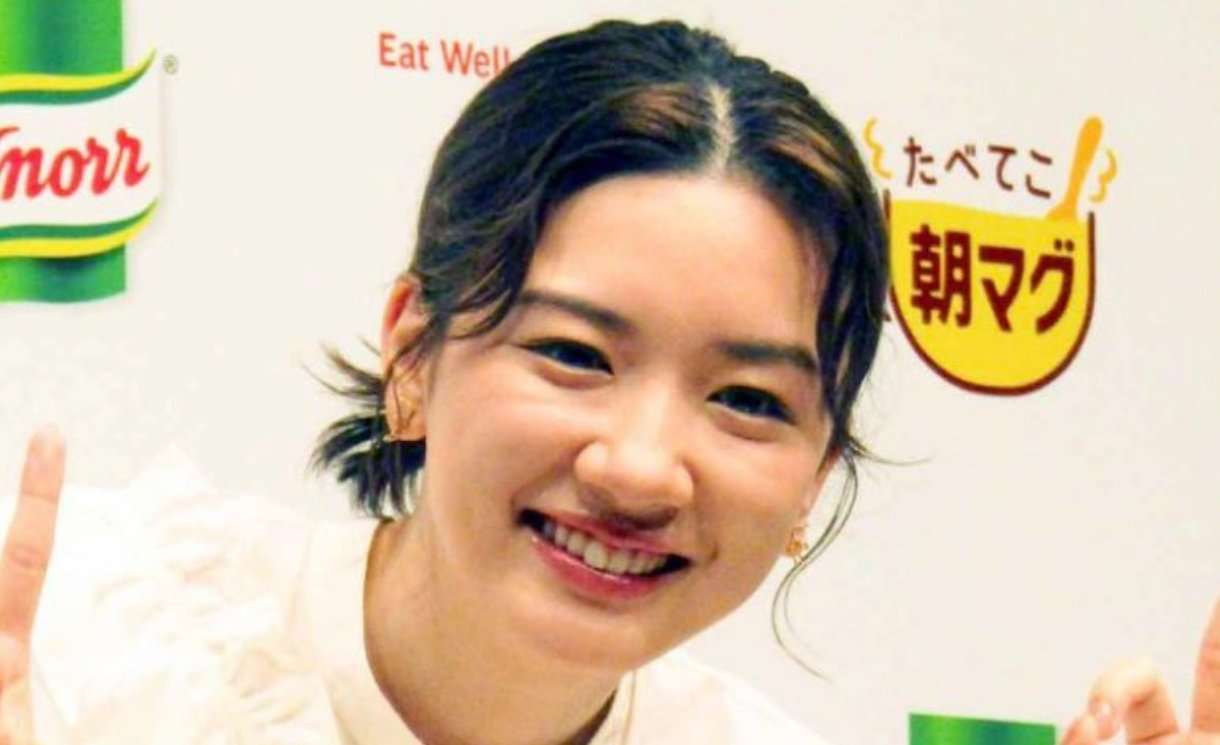 永野芽郁、“ありのままの全て”収めたフォトブック&スタイルブック決定 表紙・収録カット解禁【MAGNOLIE】