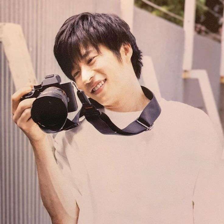 永野芽郁、“ありのままの全て”収めたフォトブック&スタイルブック決定 表紙・収録カット解禁【MAGNOLIE】