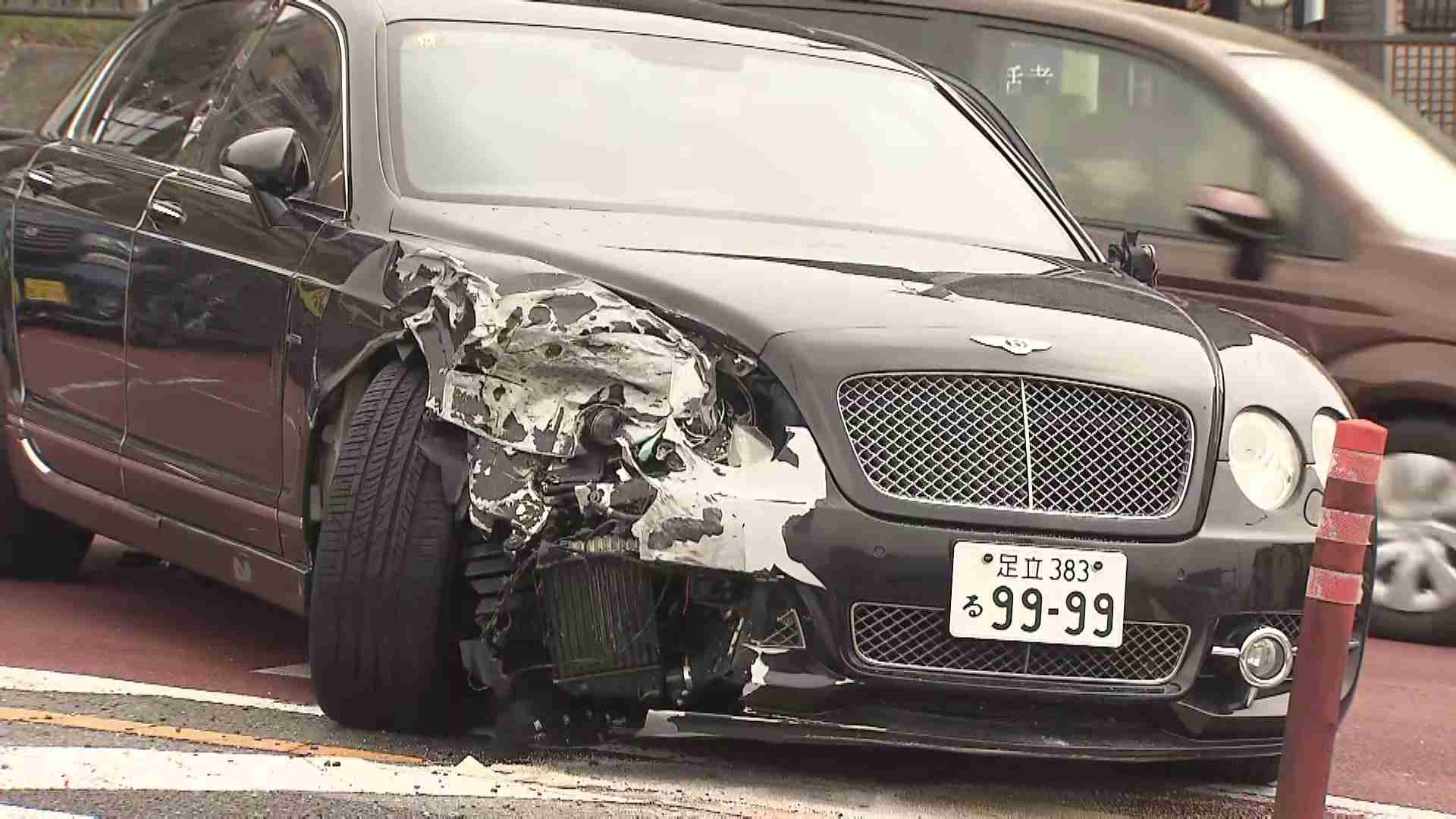 【続報】徒歩で逃走の運転手とみられる男を邸宅侵入の疑いで現行犯逮捕　高級車ベントレーが追突し7台の多重ひき逃げ事故　東京・八王子市　警視庁