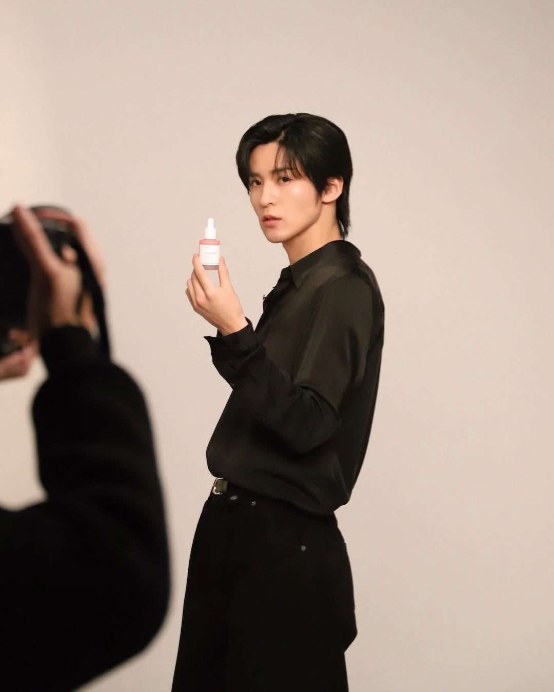 Snow Man目黒蓮、理想の将来像「イケてるおじさんになりたい」　『25ans』でメンバーとの交流も明かす