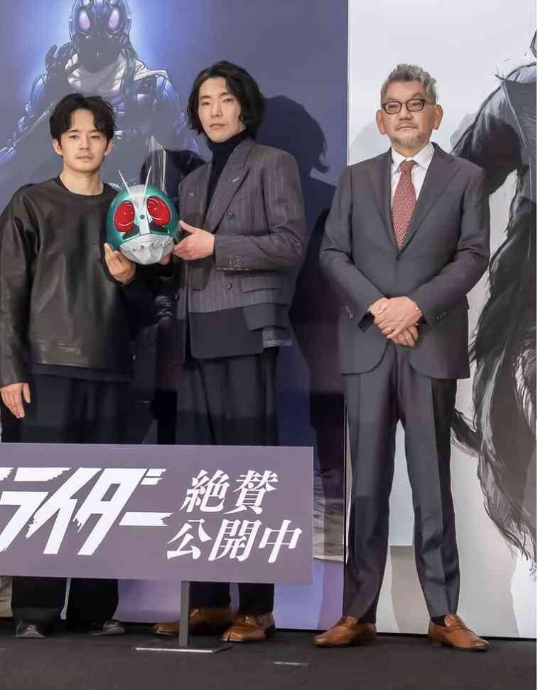 身長180cmを公言のGACKT、174cm公言のひろゆきと身長差“ほぼなし”でネットざわつき…イベントでの写真が話題