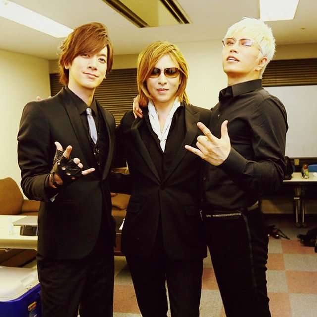 身長180cmを公言のGACKT、174cm公言のひろゆきと身長差“ほぼなし”でネットざわつき…イベントでの写真が話題