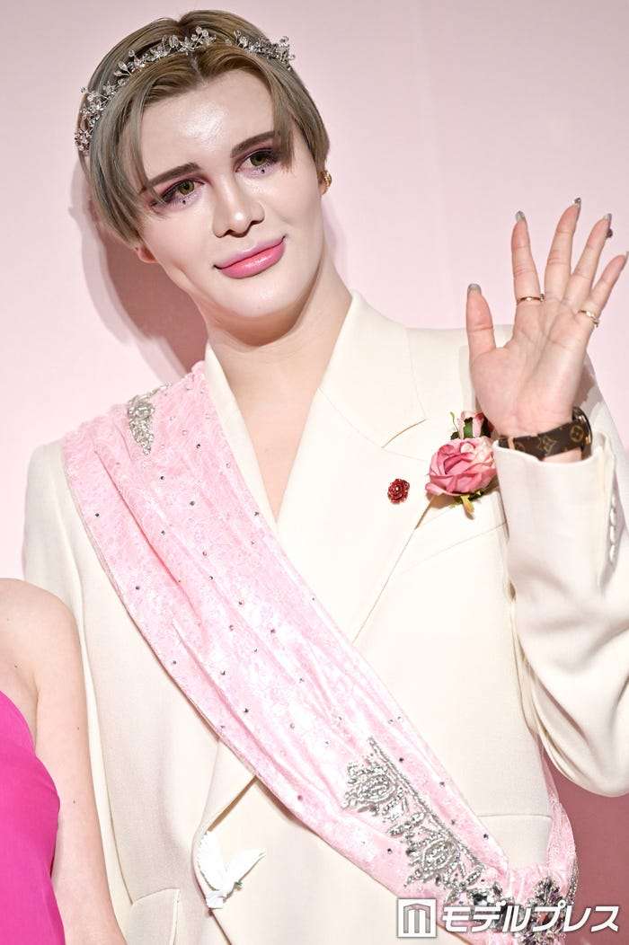 Matt　「久しぶりに興奮を隠すこと出来ず」“エリカ様”との密着S披露に「眼福」「美の競演！」の声