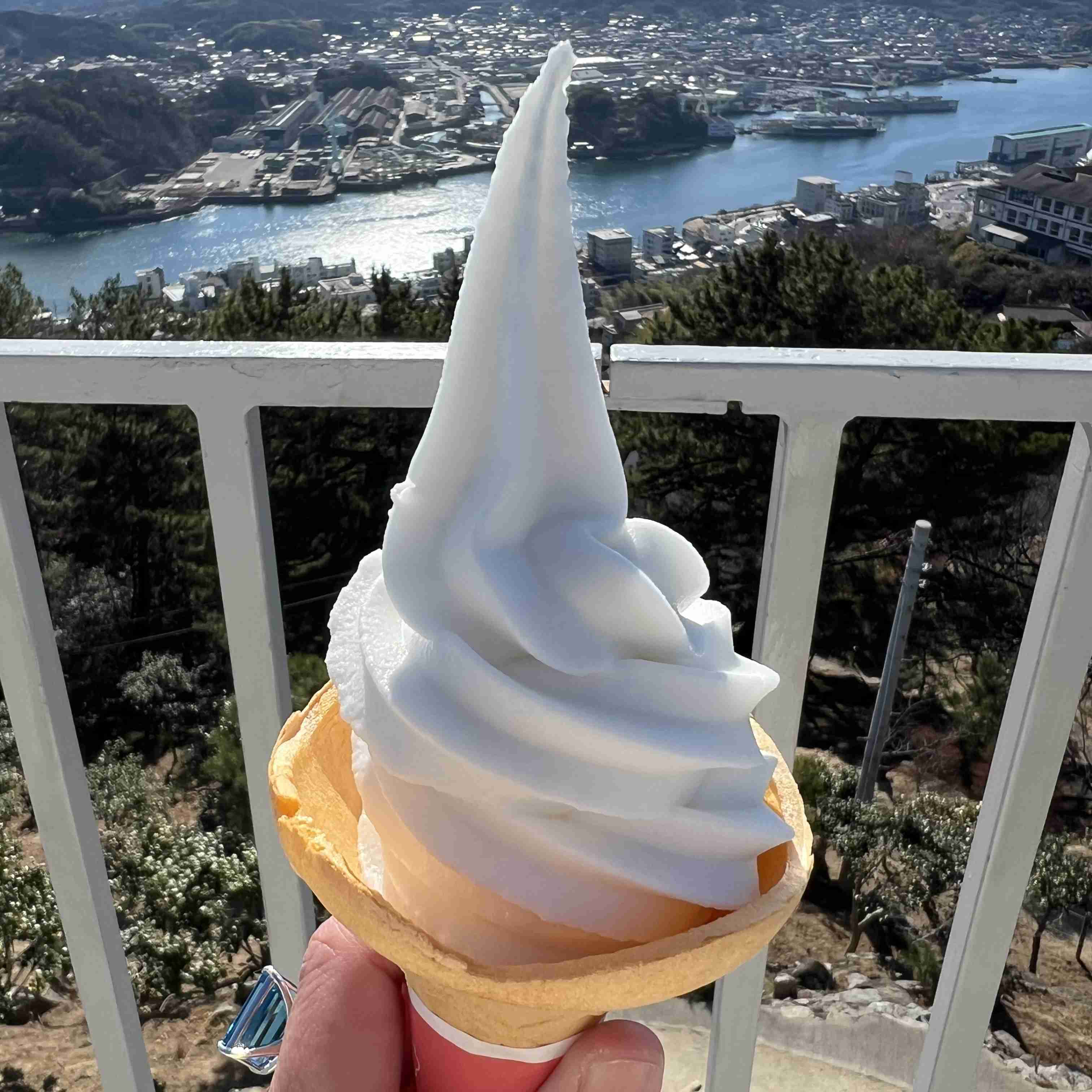 大きめジュエリーに目がいくようになった