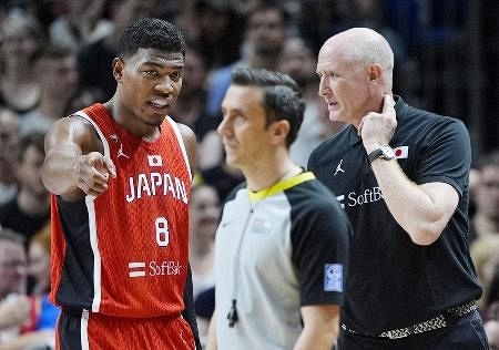 【スポーツ】細かく指導する指導者と逆の指導者