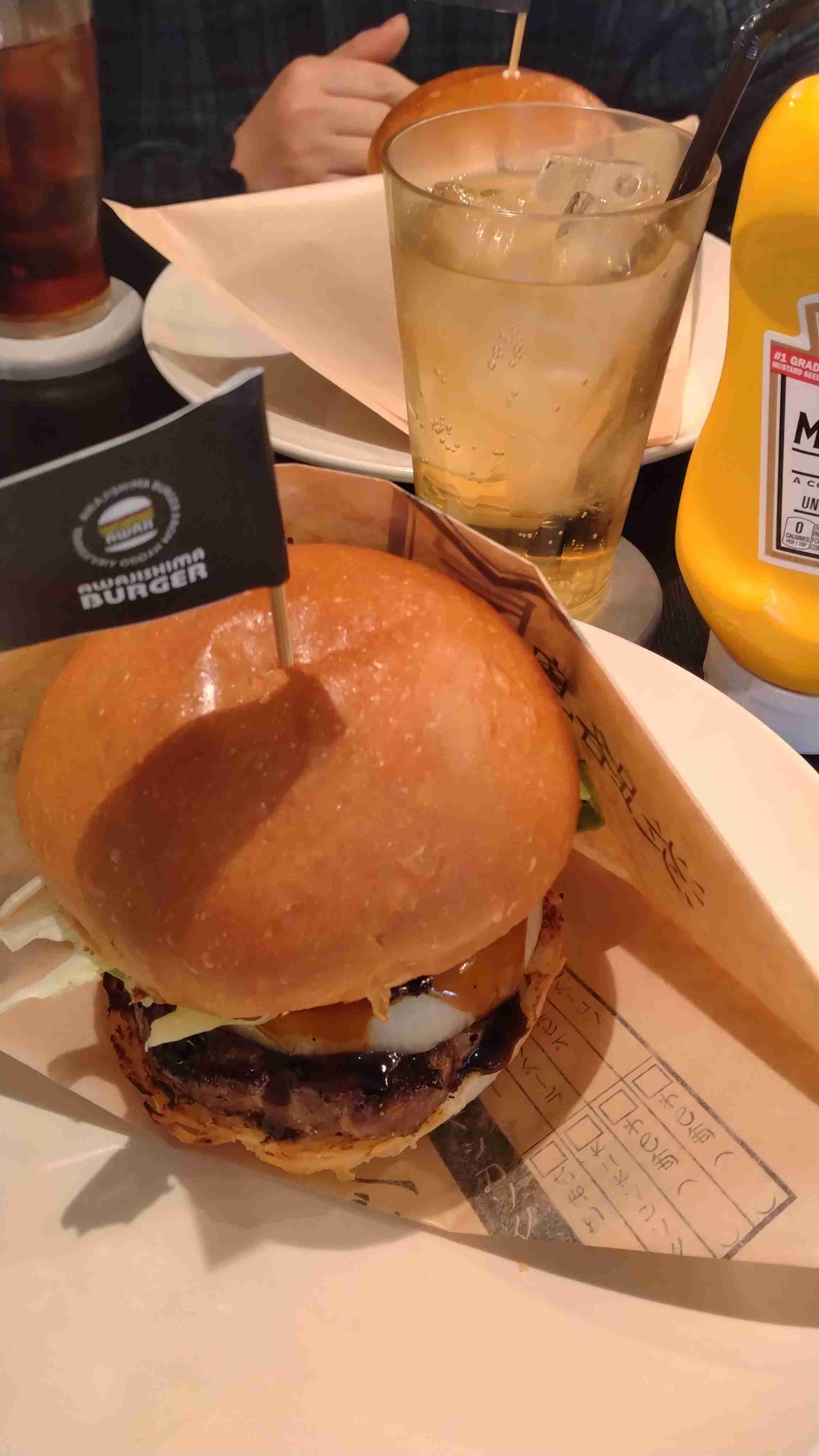 最近食べたハンバーガーの画像下さい。