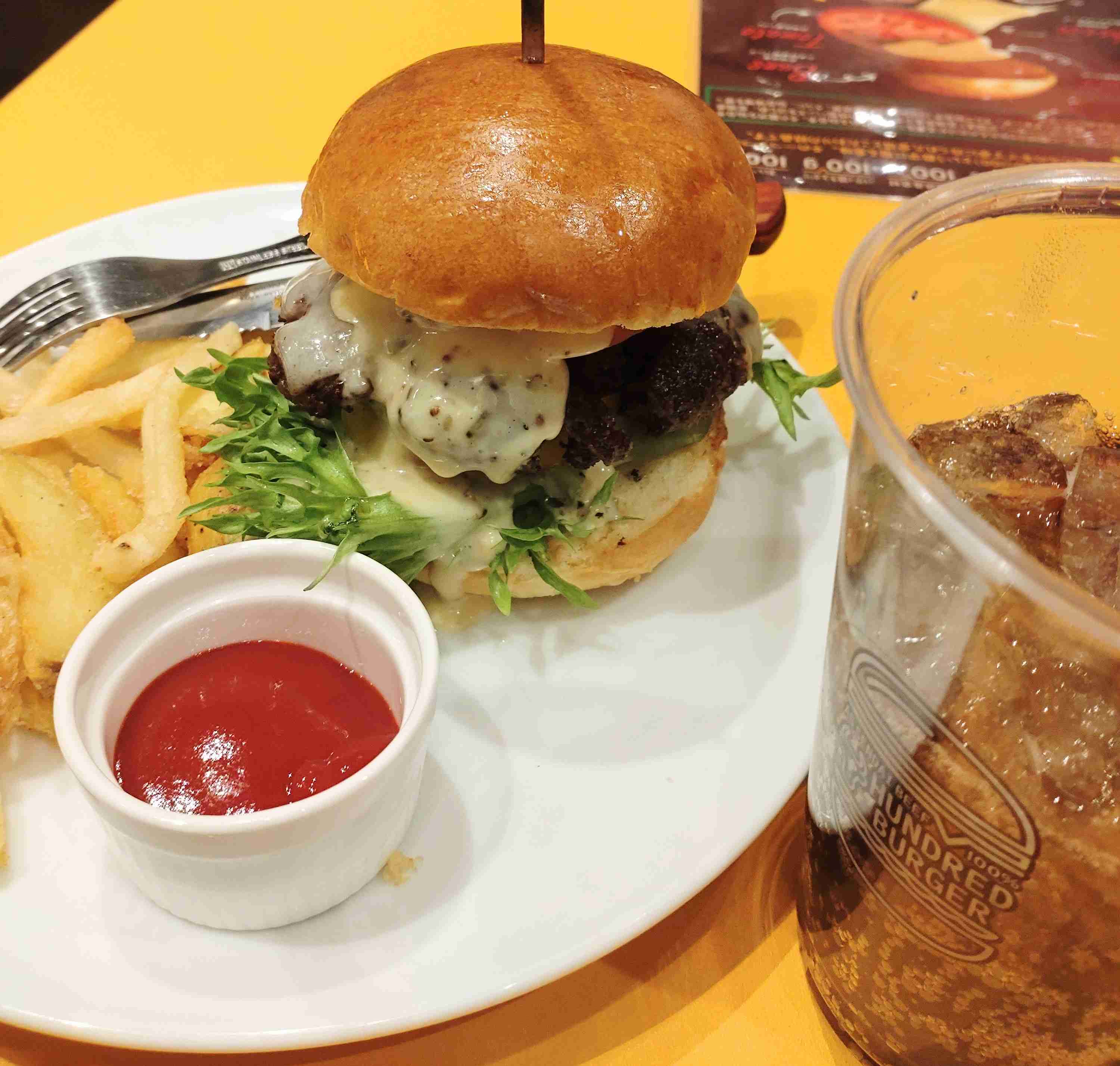 最近食べたハンバーガーの画像下さい。