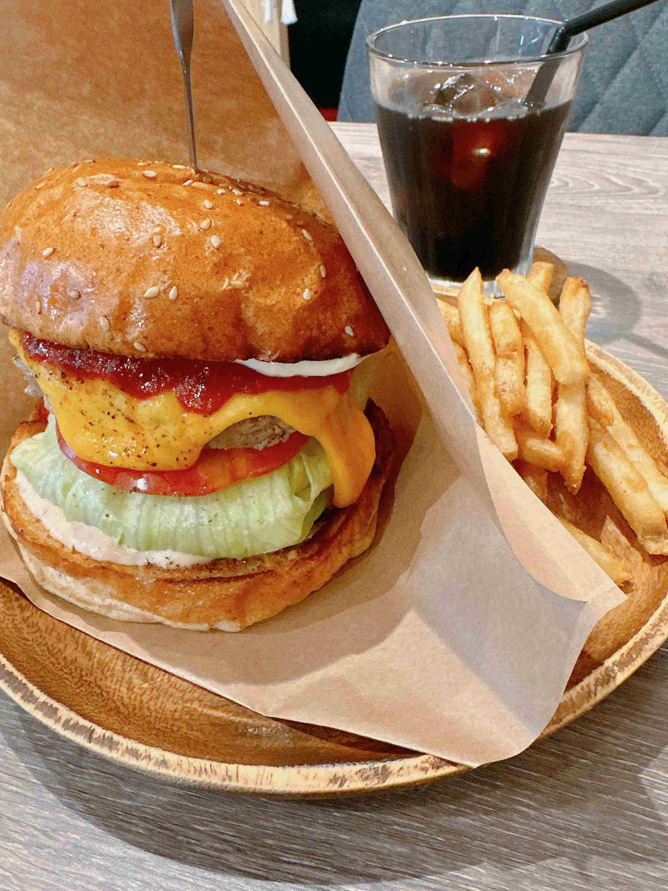 最近食べたハンバーガーの画像下さい。