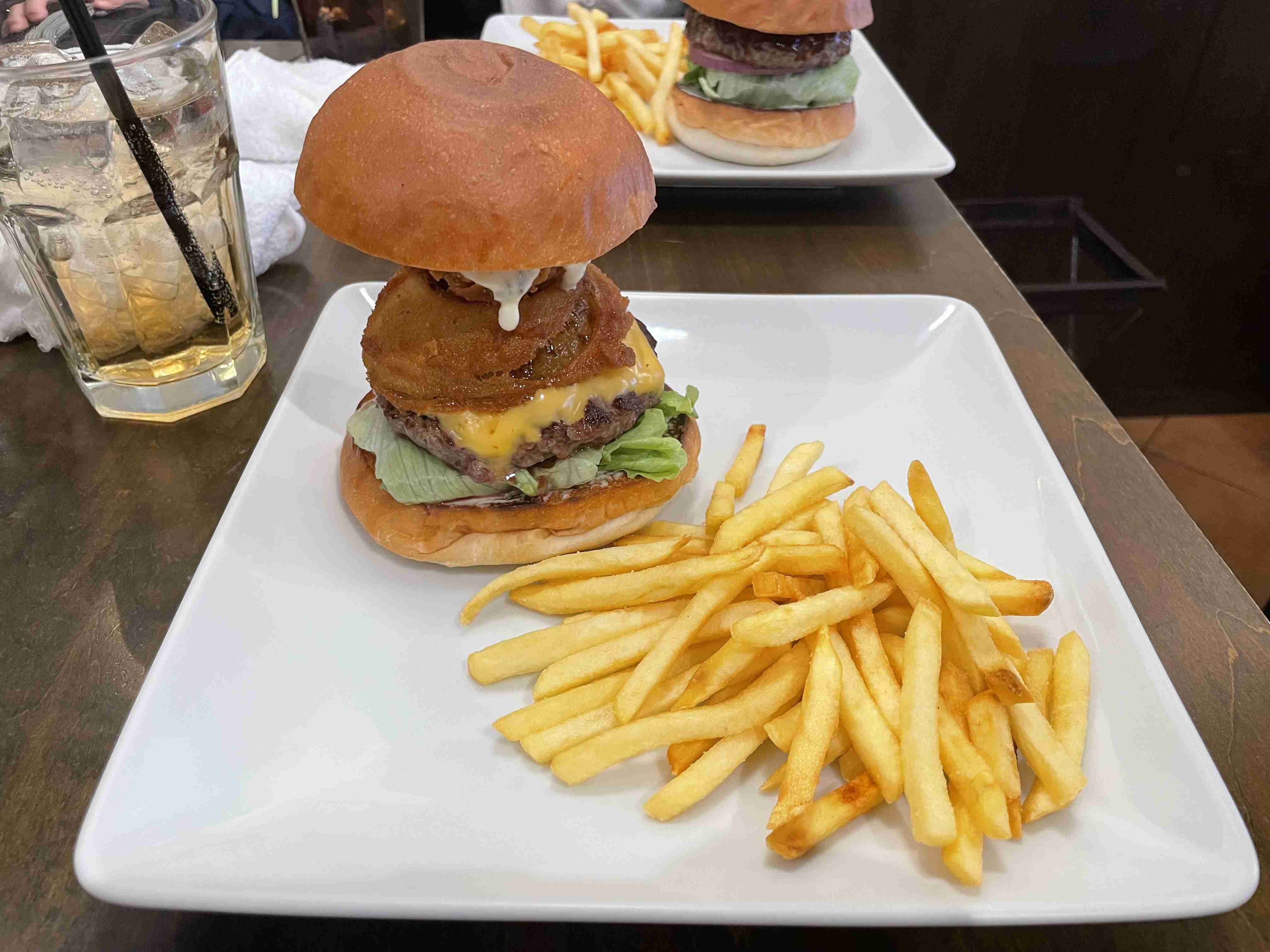最近食べたハンバーガーの画像下さい。