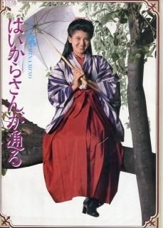 「袴のレンタルに5万円？」中学卒業式を襲うマウント合戦。500円のコサージュで耐えた母の意地と可視化される格差【専門家警鐘】