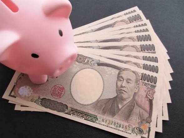 年収300万前後で貯金頑張っている人に聞きたい