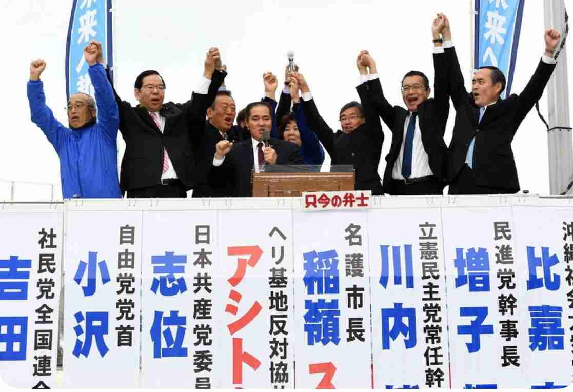 辺野古転覆事故で「自粛」の抗議活動再開 「服喪」でマイク取りやめ、寝そべる人も