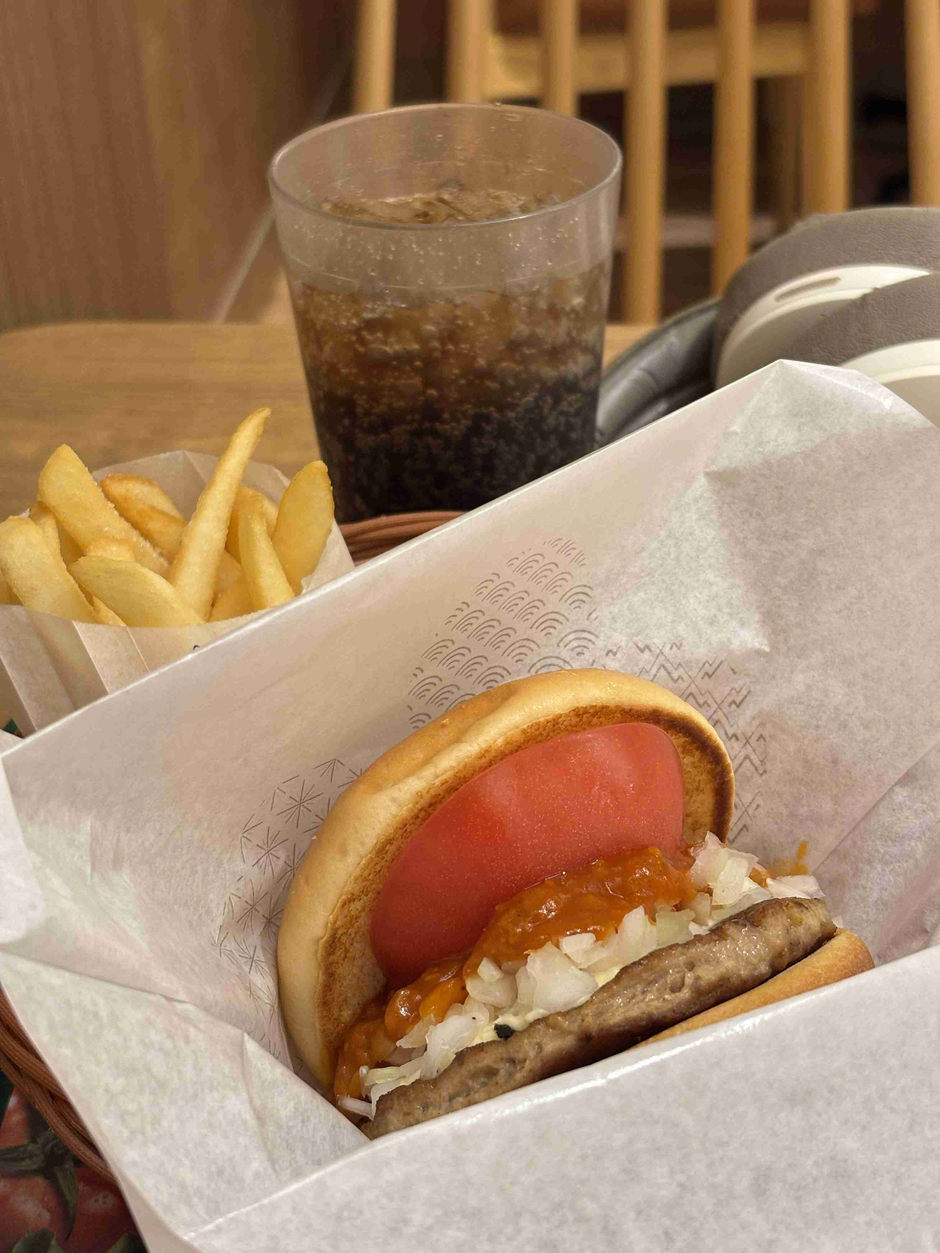 マクドナルドとの“価格差”が縮小…モスバーガーの客数と客単価が伸び続ける理由