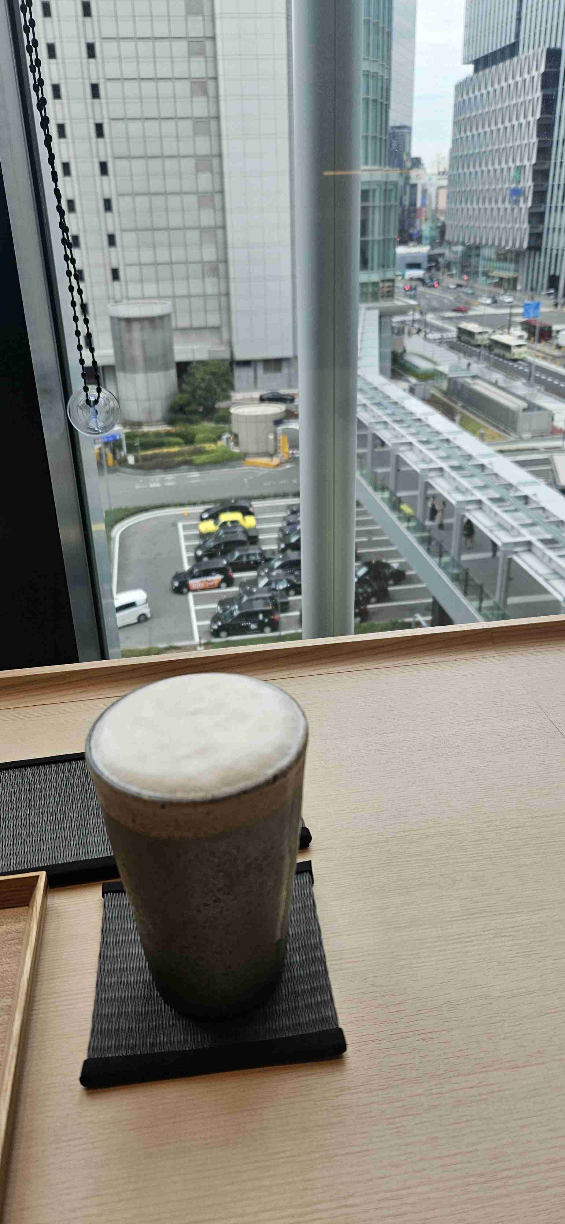おひとりさま外食　6年間で約10倍に拡大　仕切り付きのカウンター席に改装する店も