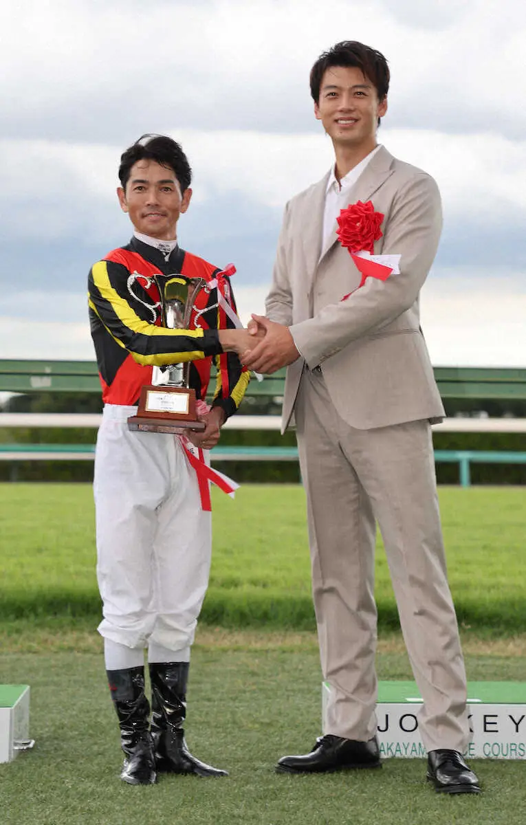 竹内涼真&中川大志「in」新ブランドアンバサダー就任 大規模ロケでエネルギッシュなCM完成