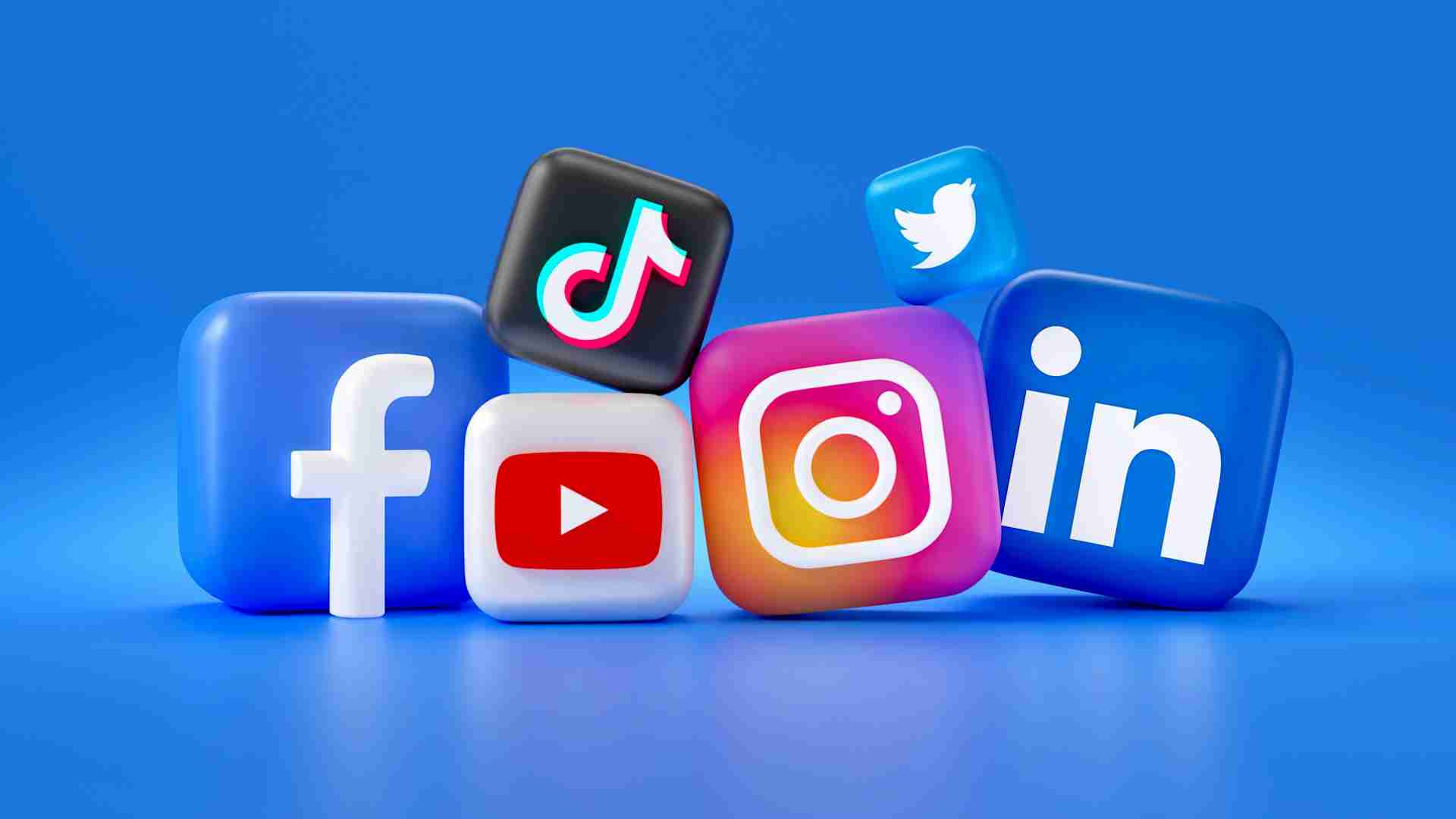 SNSで有名人本人にフォローしてもらってる人、いますか？