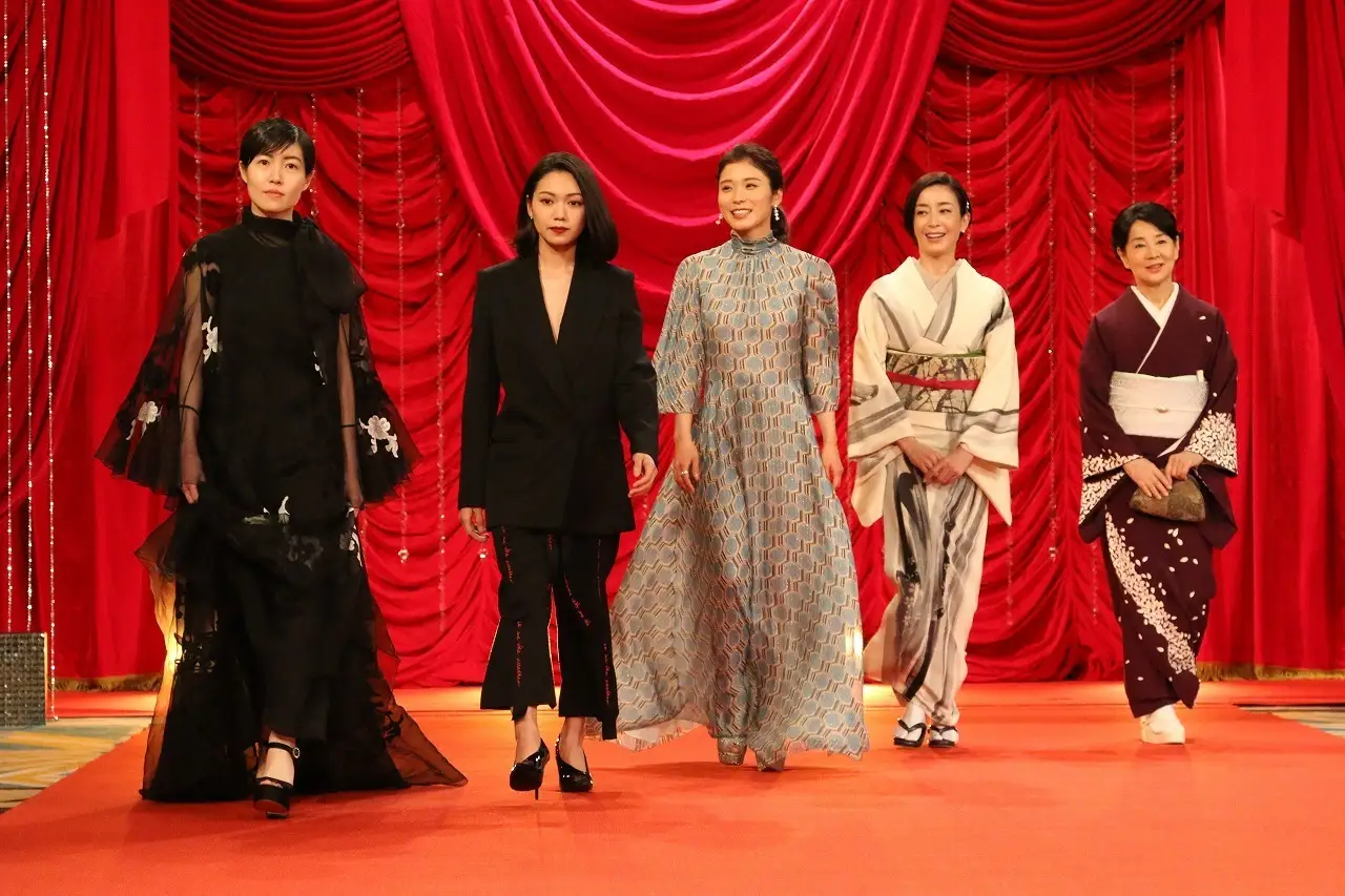 歴代の日本アカデミー賞の衣装が見たい