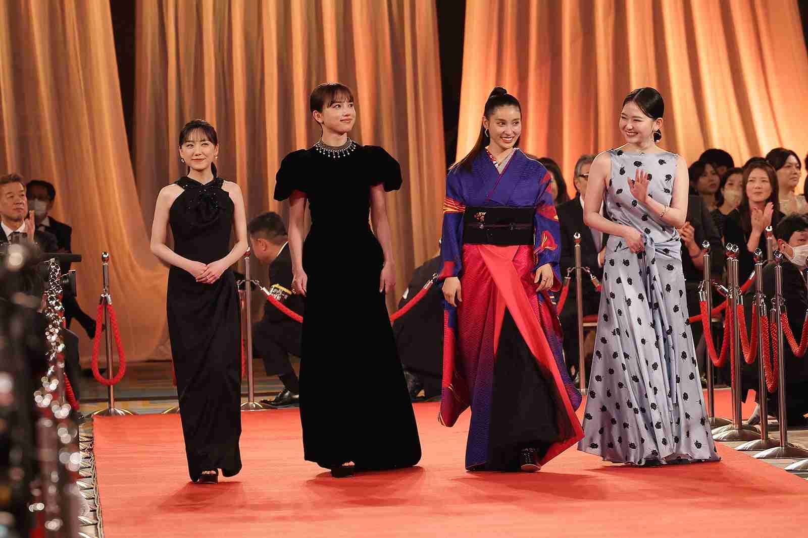 歴代の日本アカデミー賞の衣装が見たい